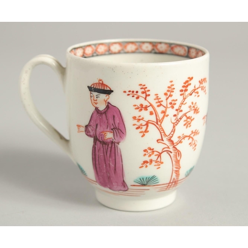 1131 - AN 18TH CENTURY WORCESTER COFFEE CUP painted with three Oriental figures and an inner cell border, i... 