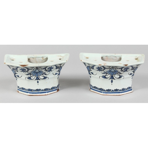 1150 - A GOOD PAIR OF 18TH - 19TH CENTURY TIN GLAZE CROCUS POTS. 7ins diameter.