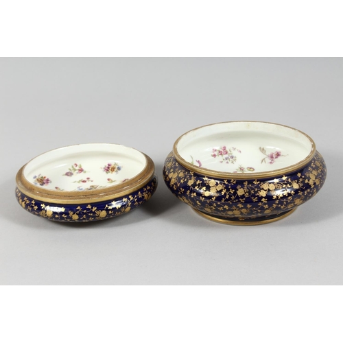 1172 - A GOOD 19TH CENTURY SHAPED PORCELAIN CIRCULAR BOX AND COVER, blue and gilt ground, the lid painted w... 