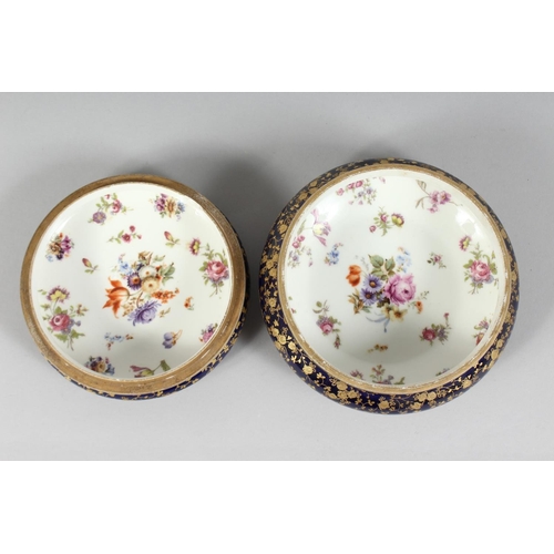 1172 - A GOOD 19TH CENTURY SHAPED PORCELAIN CIRCULAR BOX AND COVER, blue and gilt ground, the lid painted w... 