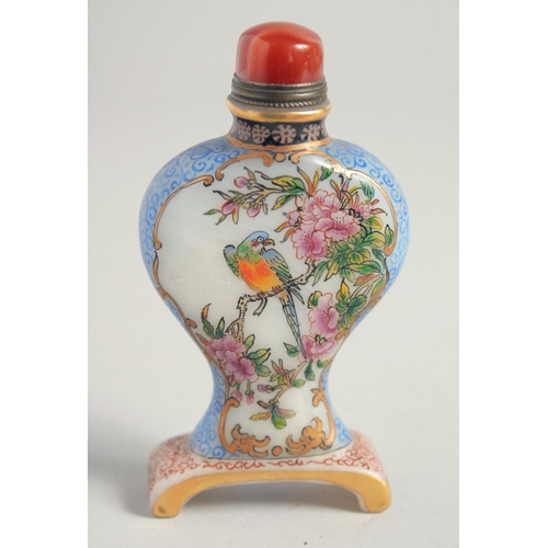 1244 - A CHINESE PORCELAIN SNUFF BOTTLE AND COVER with birds and flowers. 9cm high.