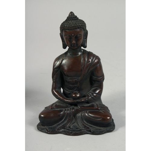 1254 - A BRONZE FIGURE OF SEATED BUDDHA, rested on a detachable base.  22cm high overall.