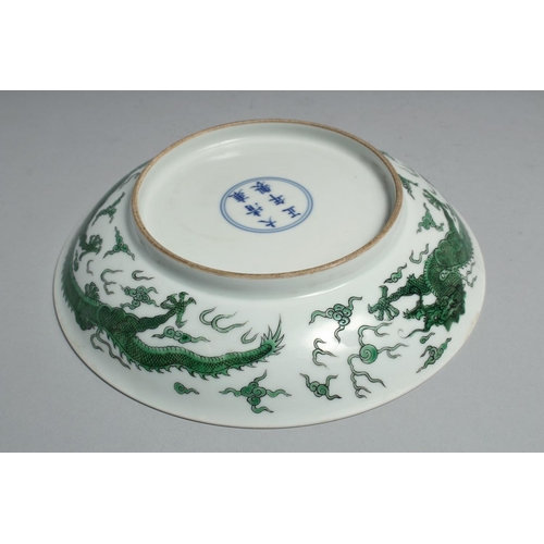 1263 - A CHINESE FAMILLE VERTE PORCELAIN DISH, decorated with dragons and the flaming pearl of wisdom among... 