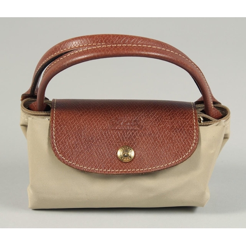 1542 - A LONGCHAMP BAG with two handles.