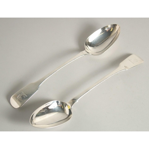 1921 - A PAIR OF GEORGE IV FIDDLE PATTERN SERVING SPOONS. London 1821. Maker: William Ely.