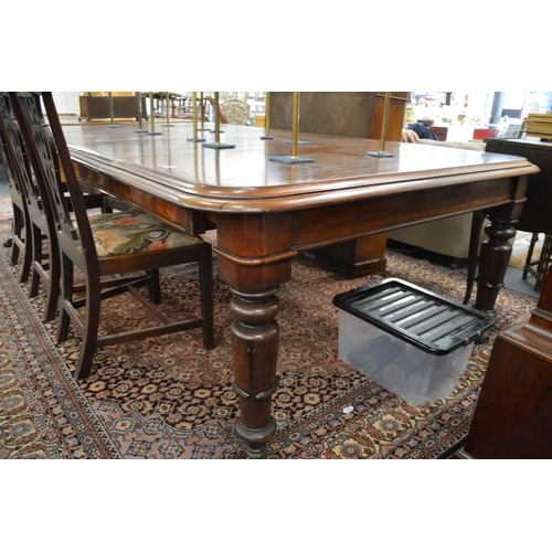 1057 - A GOOD 19TH CENTURY MAHOGANY EXTENDING DINING TABLE with two leaves on turned and carved legs with b... 