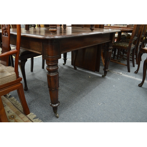 1059 - A GOOD 19TH CENTURY MAHOGANY EXTENDING DINING TABLE with two leaves on carved and turned supports. 9... 