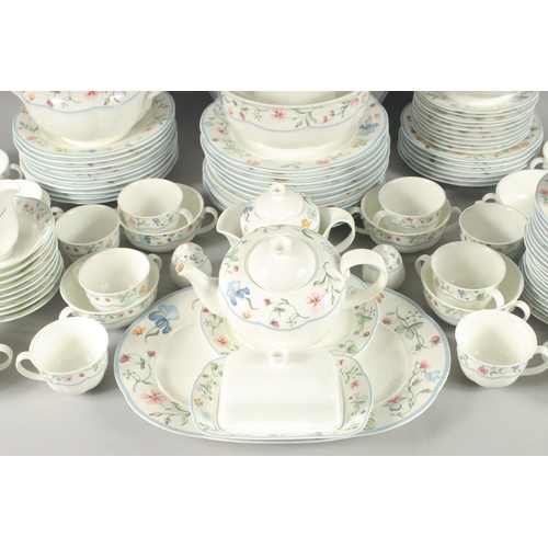 1178 - A LARGE VILLEROY & BOCH CHATEAU COLLECTION 