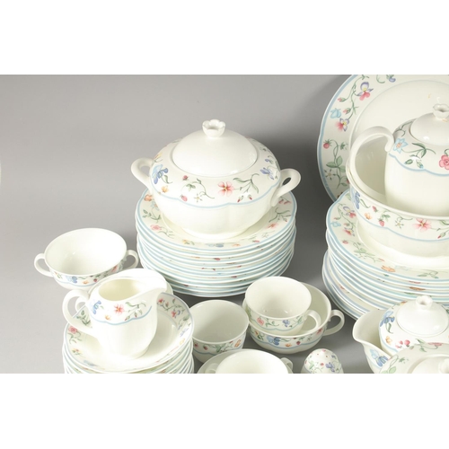 1178 - A LARGE VILLEROY & BOCH CHATEAU COLLECTION 