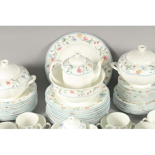 1178 - A LARGE VILLEROY & BOCH CHATEAU COLLECTION 