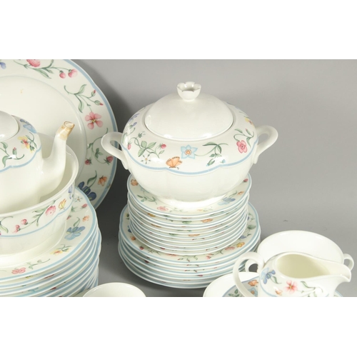 1178 - A LARGE VILLEROY & BOCH CHATEAU COLLECTION 