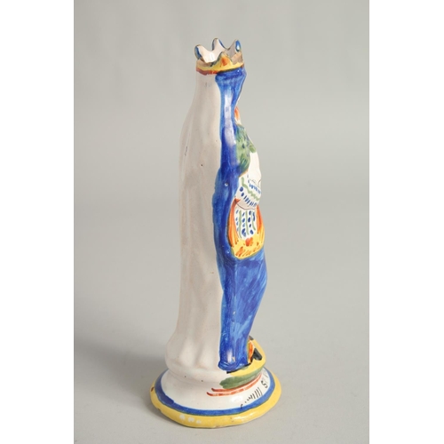 1194 - A MAJOLICA POTTERY FIGURE 