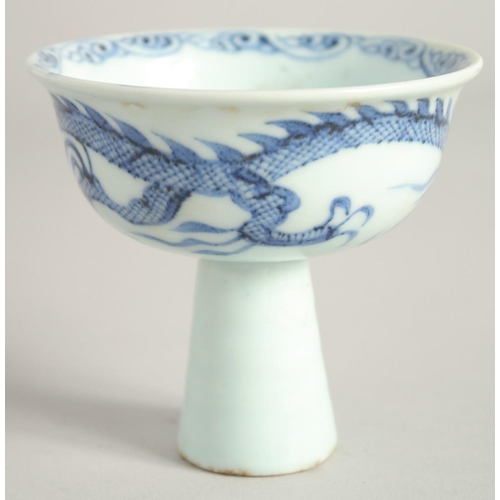 1210 - A CHINESE BLUE AND WHITE STEM CUP. 4ins diameter.