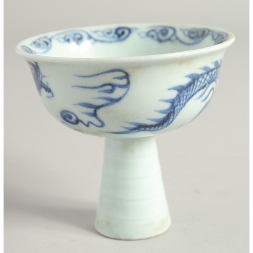 1223 - A CHINESE BLUE AND WHITE STEM CUP 3.75ins.