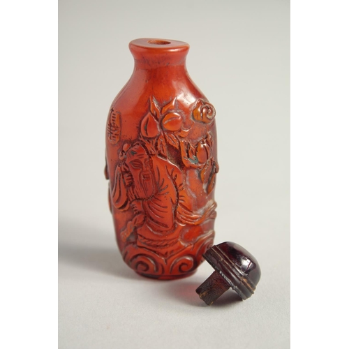 1241 - A SMALL CHINESE CARVED BONE SNUFF BOTTLE.