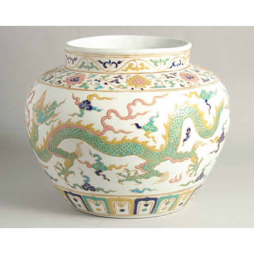 1250 - A VERY LARGE CHINESE SANCAI PORCELAIN JAR, decorated with dragons beneath a band of lotus and scroll... 