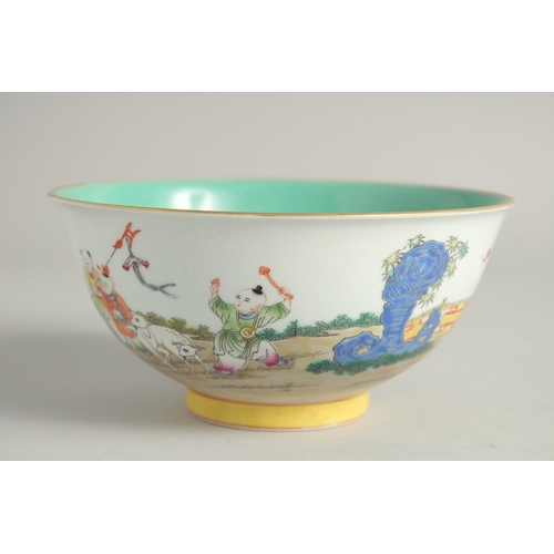 1252 - A CHINESE FAMILLE ROSE PORCELAIN BOWL the interior with turquoise glaze. 17cm diameter.