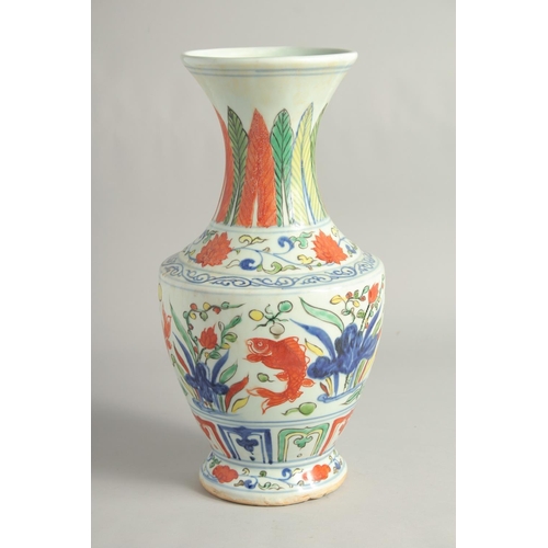 1255 - A LARGE CHINESE WUCAI PORCELAIN VASE painted with fish and algae. 38cm high.