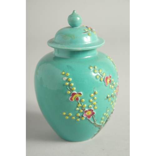 1258 - A SMALL CHINESE TURQUOISE GLAZE JAR AND COVER.