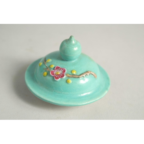 1258 - A SMALL CHINESE TURQUOISE GLAZE JAR AND COVER.