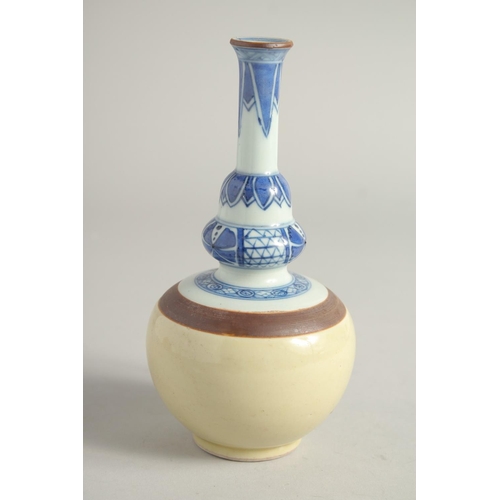 1262 - A SMALL CHINESE TWO-TONE BLUE AND WHITE PORCELAIN VASE. 17cm high