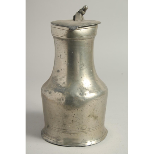 1331 - A LARGE 18TH CENTURY PEWTER JUG AND COVER. 10ins high.