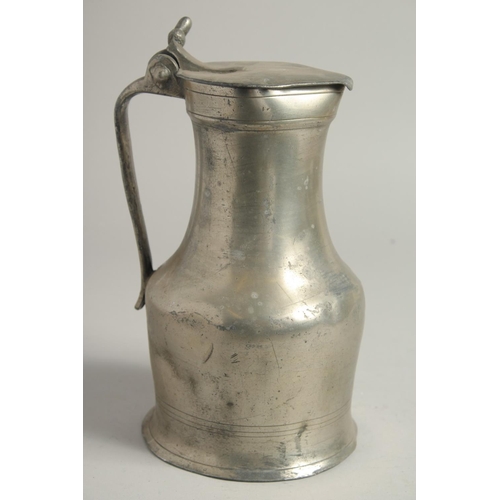 1331 - A LARGE 18TH CENTURY PEWTER JUG AND COVER. 10ins high.