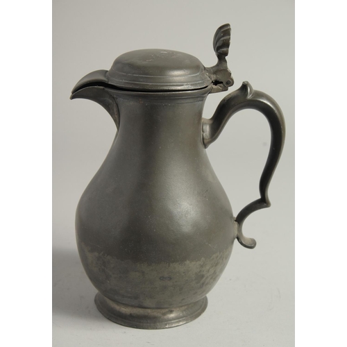 1335 - A LARGE 18TH CENTURY PEWTER JUG AND COVER. 10ins high.