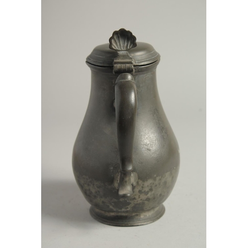 1335 - A LARGE 18TH CENTURY PEWTER JUG AND COVER. 10ins high.