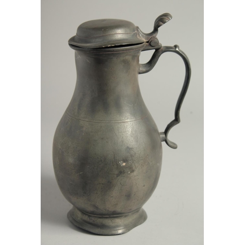 1336 - AN 18TH CENTURY PEWTER FLEMISH PEWTER FLAGON AND COVER. 11ins high.