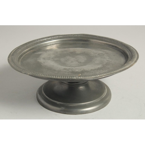 1337 - A GOOD 18TH CENTURY PEWTER CIRCULAR TAZZA. 8ins diameter.