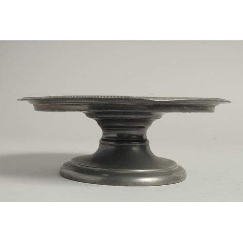 1337 - A GOOD 18TH CENTURY PEWTER CIRCULAR TAZZA. 8ins diameter.