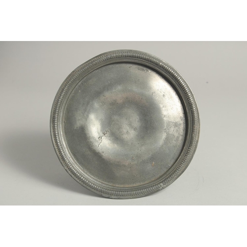 1337 - A GOOD 18TH CENTURY PEWTER CIRCULAR TAZZA. 8ins diameter.