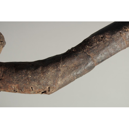 1392 - A RARE EARLY WOOD AND METAL TRIBAL PIPE. 16ins long.