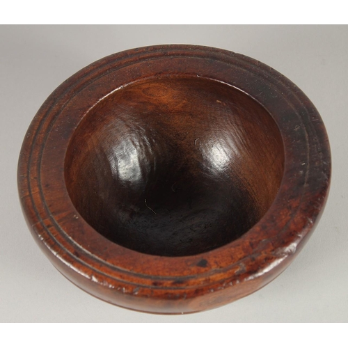 1432 - A TREEN PESTLE. 6.5ins diameter.