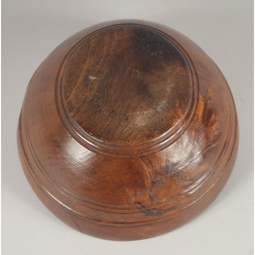 1432 - A TREEN PESTLE. 6.5ins diameter.