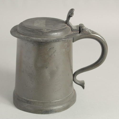 1446 - AN EARLY PEWTER LIDDED TANKARD AND COVER 6ins