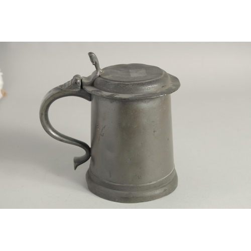 1446 - AN EARLY PEWTER LIDDED TANKARD AND COVER 6ins