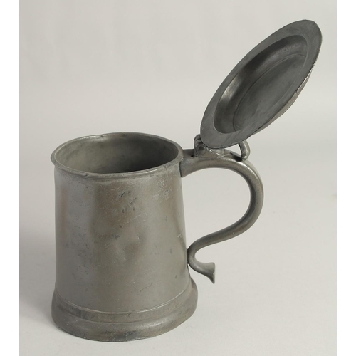 1446 - AN EARLY PEWTER LIDDED TANKARD AND COVER 6ins