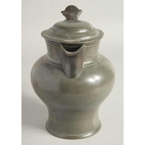 1448 - AN EARLY PEWTER ALE JUG AND COVER. 9ins high.