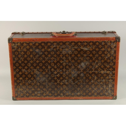 1507 - A LOUIS VUITTON SUITCASE. No. 771989 with Louis Vuitton label. FROM Saks & Co., New York. Lock no. 0... 