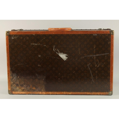 1510 - A LOUIS VUITTON SUITCASE. No. 819485, with Louis Vuitton label. From Arthur Gilbert, New York. With ... 