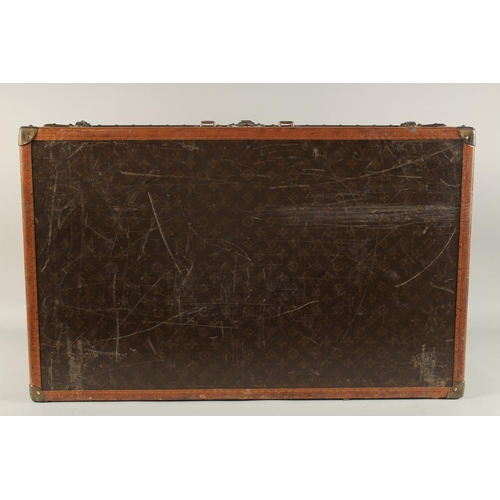 1512 - A LOUIS VUITTON SUITCASE. No. 821055, with Louis Vuitton label. Brass lock no.108381. Handle missing... 