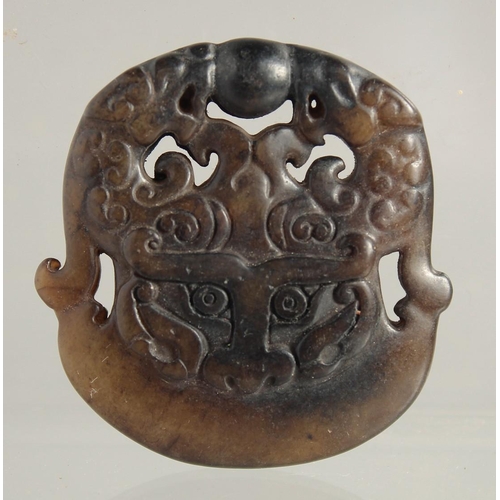 1533 - A CARVED ARCHAIC JADE PENDANT. 2ins