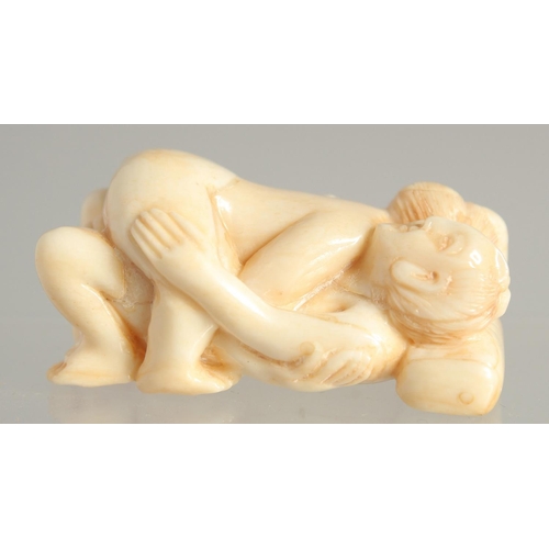 1537 - A CARVED BONE EROTIC NETSUKE. 2ins long.