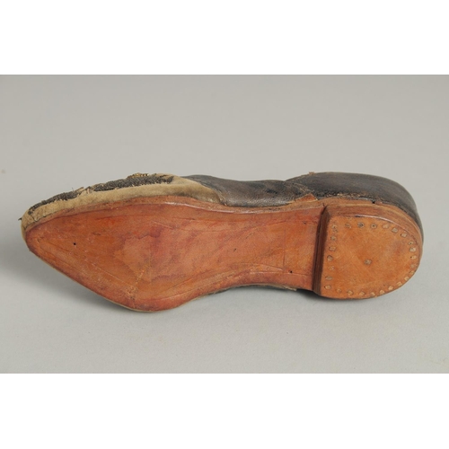 1545 - A SMALL PAIR OF 17TH CENTURY LEATHER SHOES.