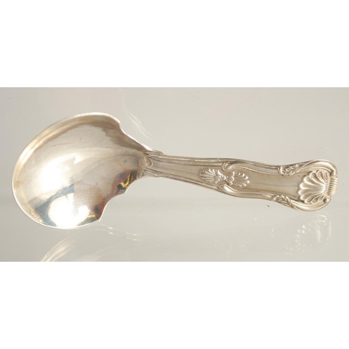 1559 - A WILLIAM IV SILVER QUEENS PATTERN CADDY SPOON. London 1833.