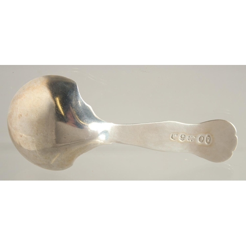 1559 - A WILLIAM IV SILVER QUEENS PATTERN CADDY SPOON. London 1833.