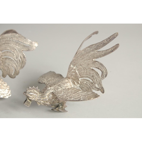 1665 - A PAIR OF FIGHTING COCK TABLE ORNAMENTS. 5ins high.