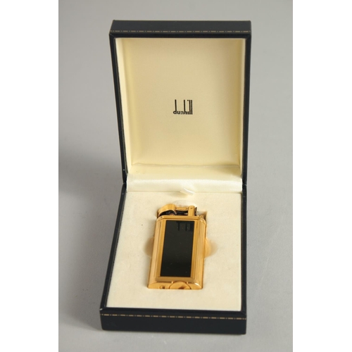 1673 - A VERY GOOD DUNHILL LIGHTER, No. 469876 in a Dunhill box.